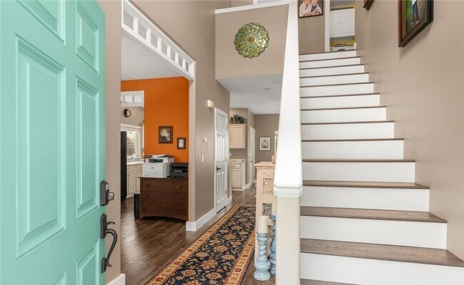 Building Photo - A Gorgeous Home with 4 Bed and 2.5 Bath