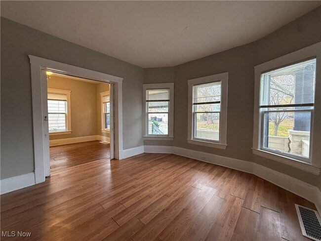 Foto del edificio - 3233 W 94th St