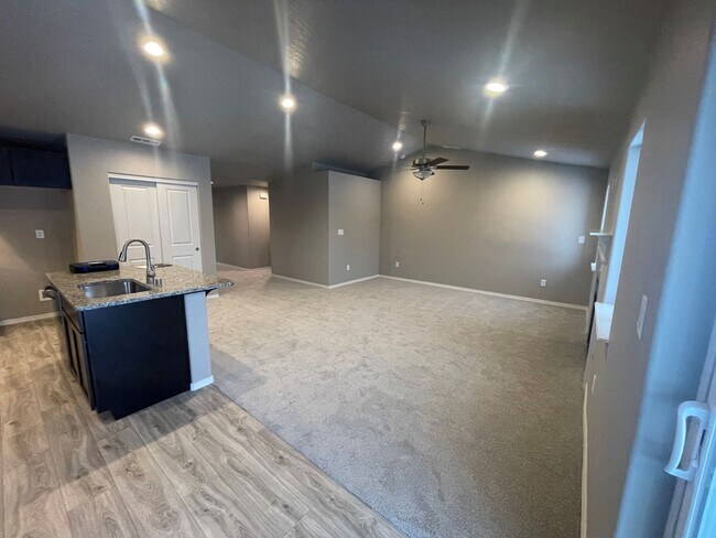 Building Photo - 3bd/2ba Brand New Home in West Valley! (Mo...
