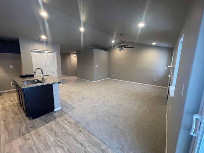 Foto del edificio - West Valley Home with Underground Sprinkle...