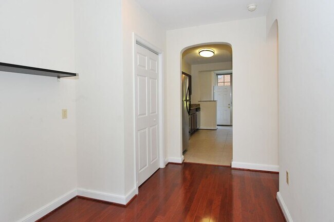 Building Photo - 305 Whittier St NW