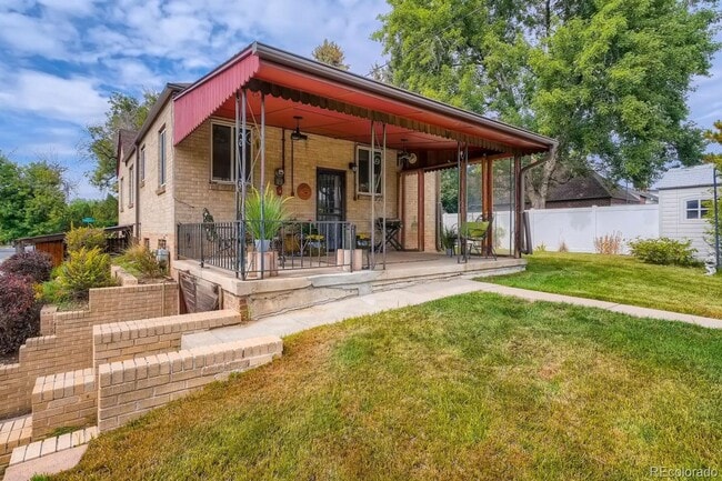 Photo - West Highlands - Amazing 32nd Ave, 2 Bed, 1 Bath Unit in Duplex- Shared Yard/Common Space Apartment