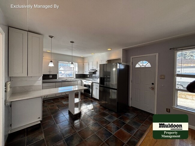 Building Photo - Available now! Beautiful 4 bedroom home with garage! Near downtown.