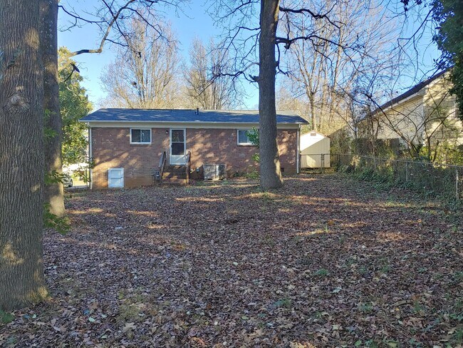 Building Photo - 723 W Craighead Rd