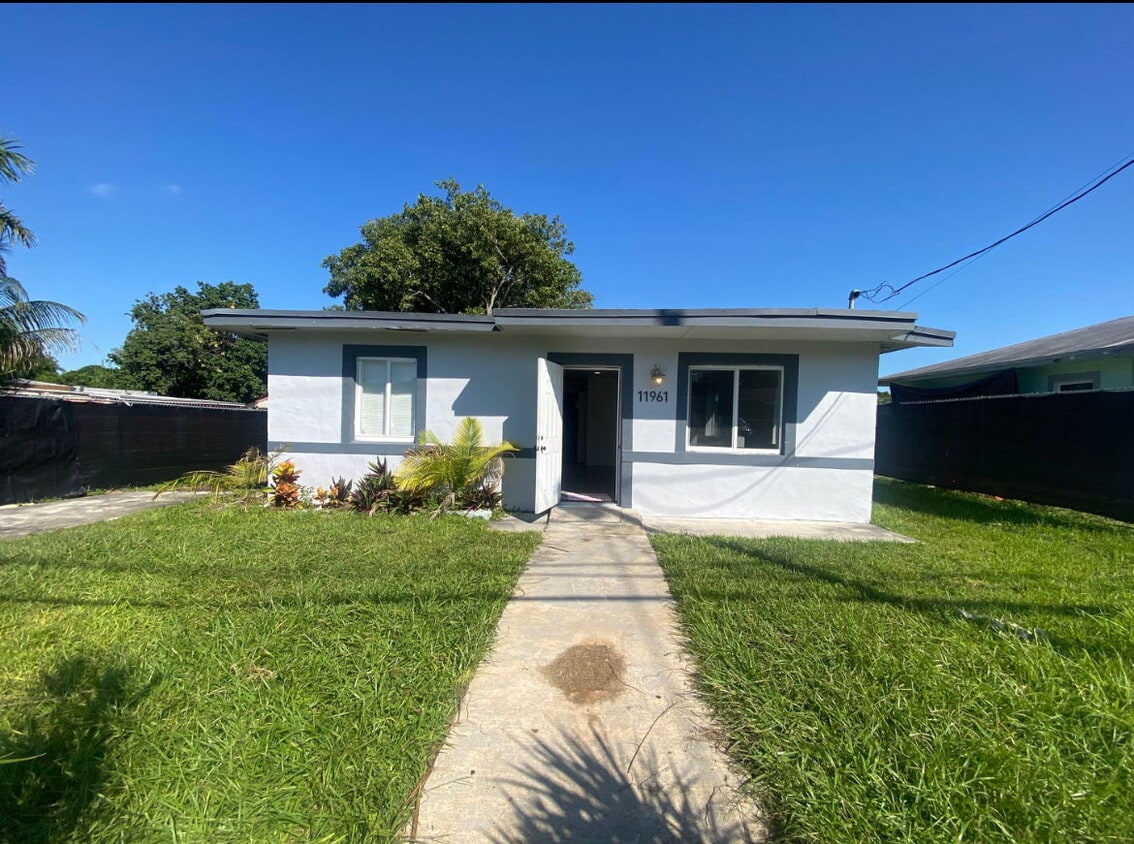 Foto principal - 11961 SW 214th St