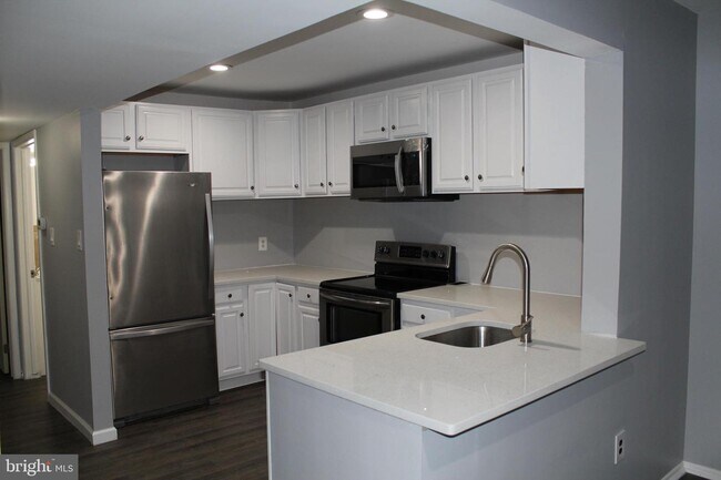 Building Photo - 25 S Church Rd