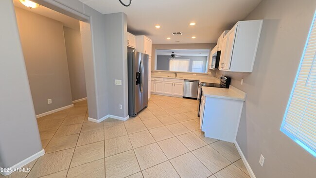 Foto del edificio - 1744 Maddison Cir