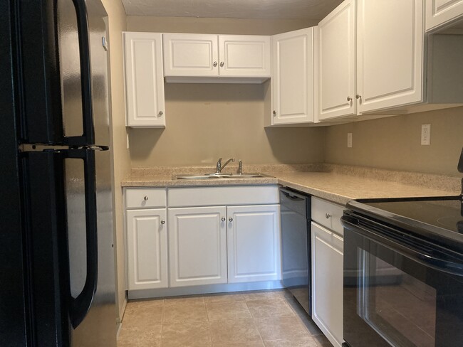 Kitchen - 1935 Brookside Dr