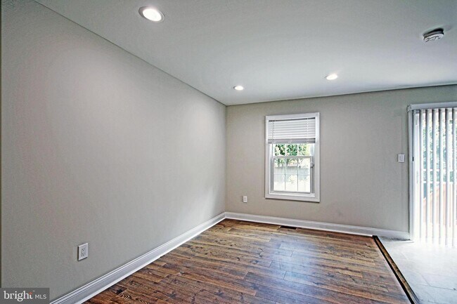 Building Photo - 411 Willow Hill Ct