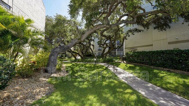 Foto del edificio - 6157 Midnight Pass Rd