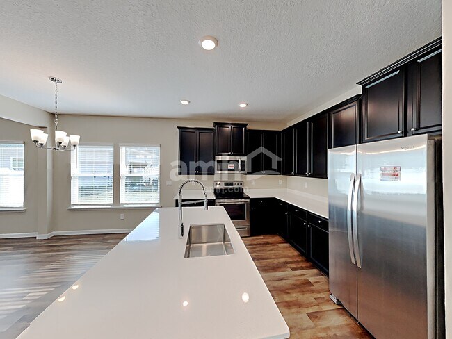 Building Photo - 245 Hemlock Pt