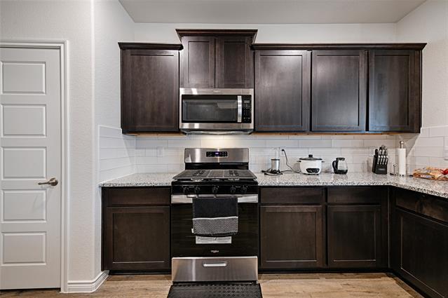 Foto del edificio - 7212 Seton Pl