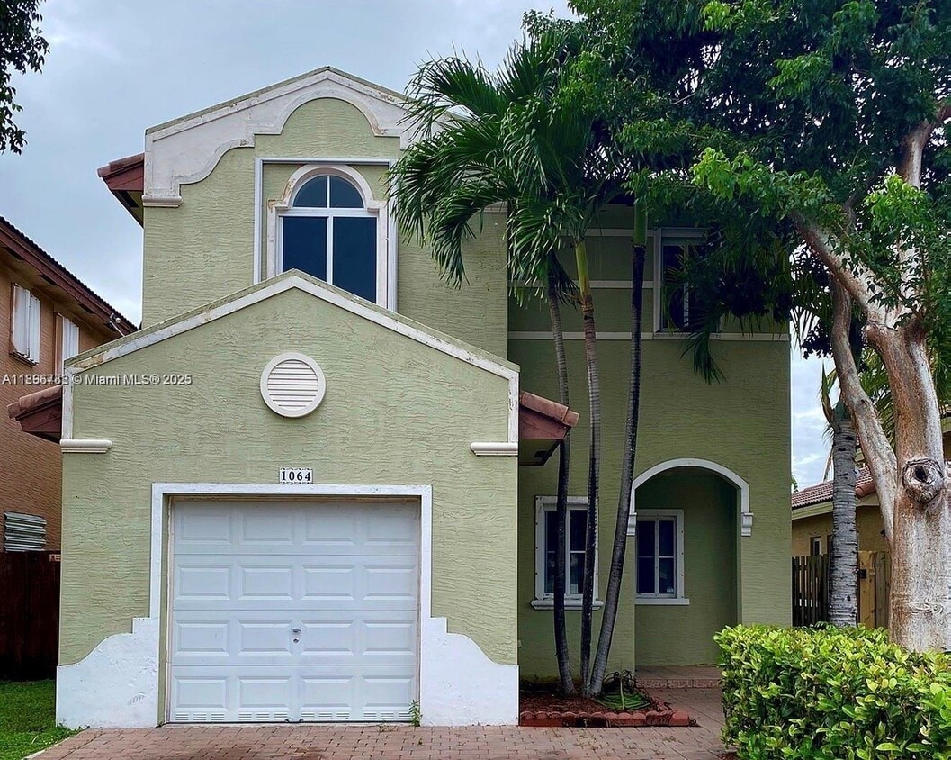 Foto principal - 1064 NE 41st Ave