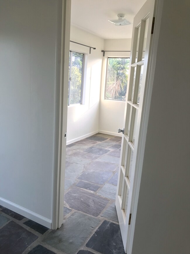 Office (2) - 1633 Mohawk St