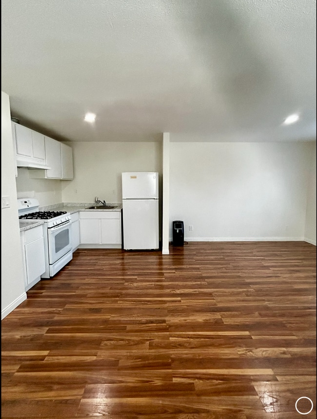 Building Photo - 1605 Fairfax Ct