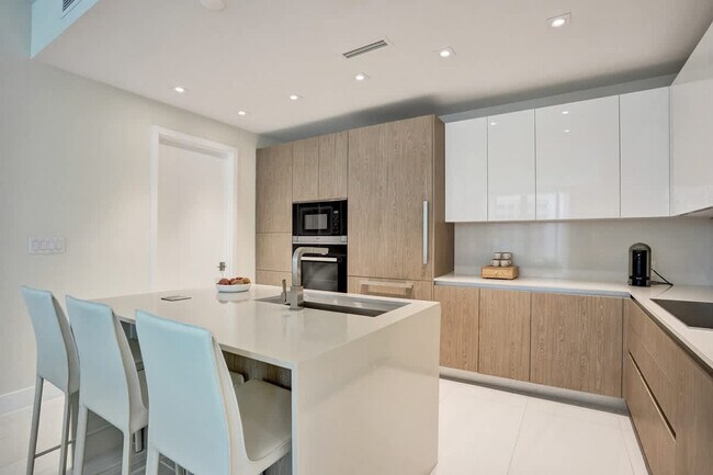 Foto del edificio - 3100 N Ocean Dr
