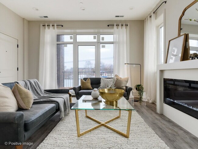 Foto del edificio - 730 E Irving Park Rd