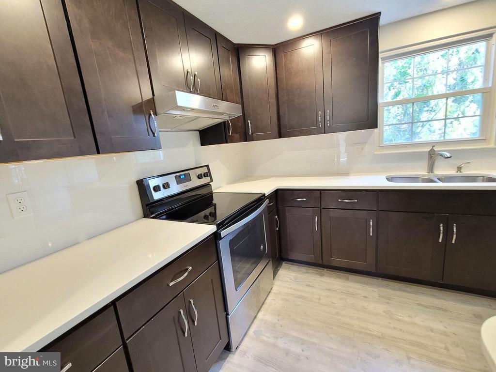 Primary Photo - 6712 Grainary Ct