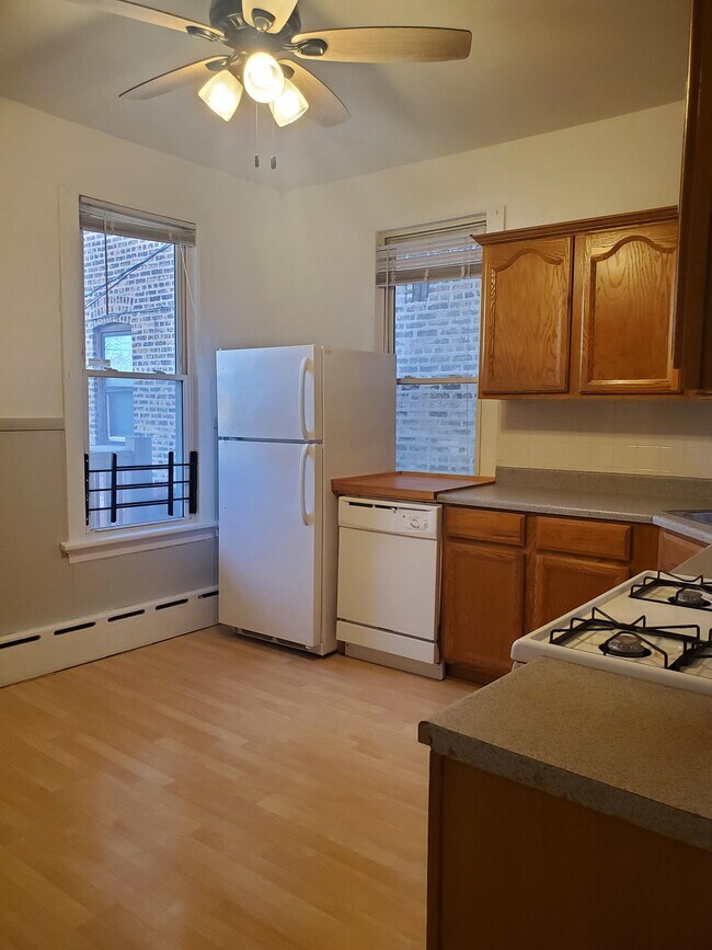 Foto del edificio - 3493 N Elston Ave