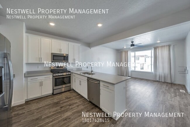 Building Photo - Charming Two-Story Townhome in Bluffdale
