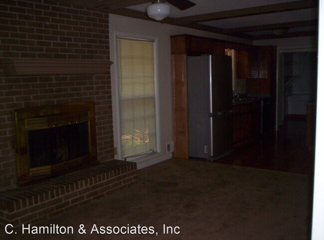 Building Photo - 647 Huntington Road