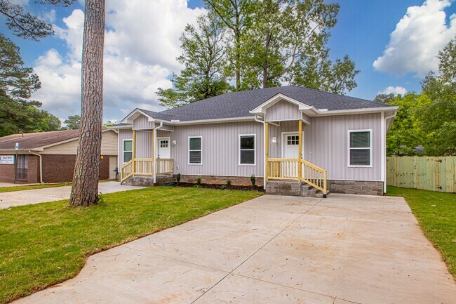 Foto del edificio - 5703 Valley Dr