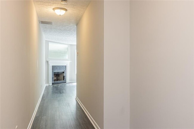 Building Photo - 2152 Lenox Ave