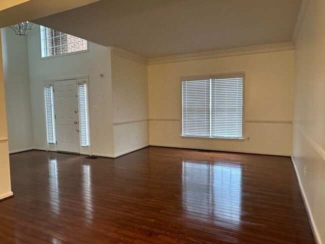 Building Photo - 110 Pangborne Ct
