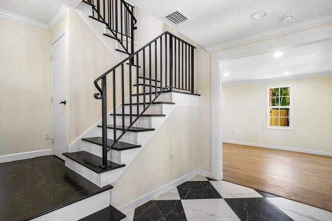 Foto del edificio - 370 Marlborough Rd