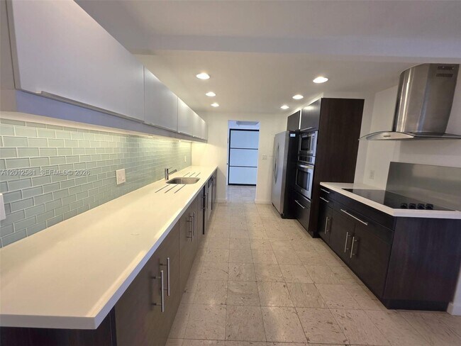 Foto del edificio - 1800 NE 114th St