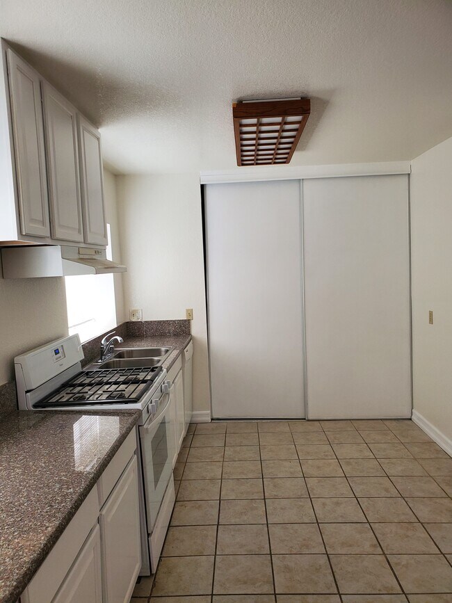 Foto del edificio - 719 N Lucia Ave