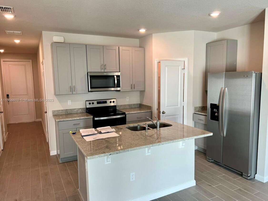 Primary Photo - 5629 Mentmore Dr