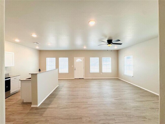 Building Photo - Welcome to this beautifully constructed, b...