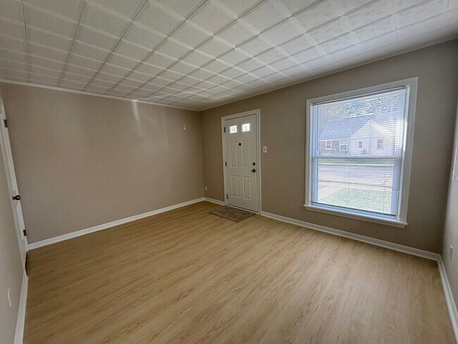 Foto del edificio - 23756 Brittany Ave