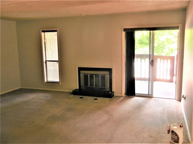 Building Photo - 6552 N Meridian Ave