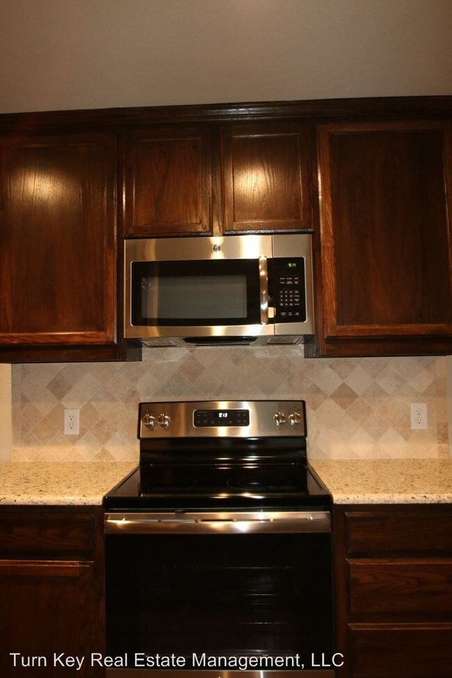 Building Photo - 3200 Cherry Ln