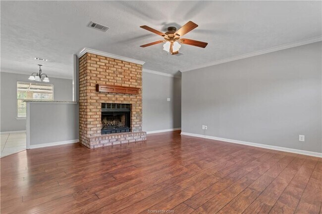 Foto del edificio - Bryan, 3 bedroom /2 bath house in Wheeler ...