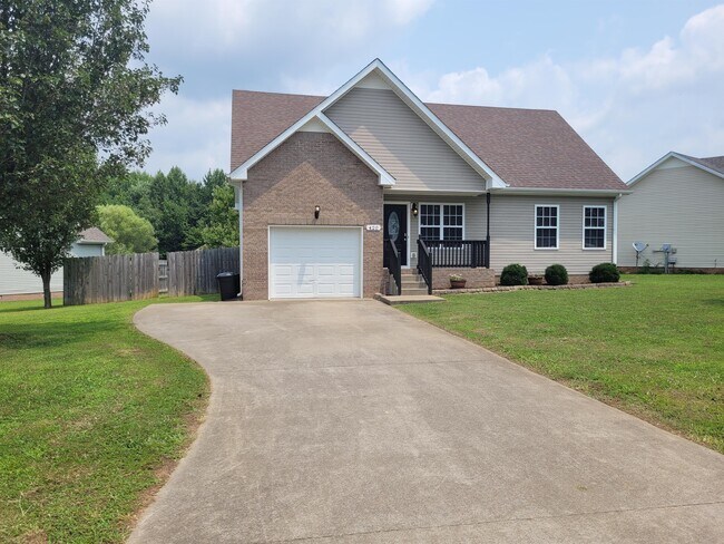 Building Photo - 420 Piney Dr