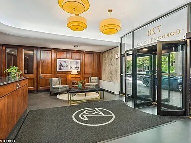 Foto del edificio - 720 W Gordon Terrace