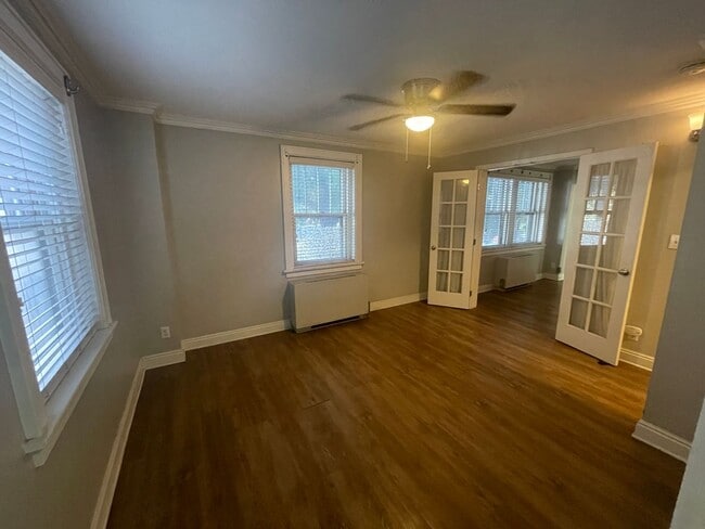 Building Photo - 1 Bedroom 1.5 Bathroom Apartment Steps Away From DU