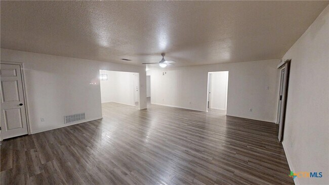 Foto del edificio - 212 Sims Ridge Dr