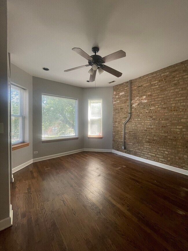 Building Photo - 1454 N Fairfield Ave