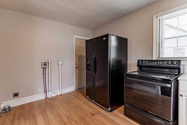 Foto del edificio - Charming 2 Bedroom 1 Bathroom Bungalow in ...