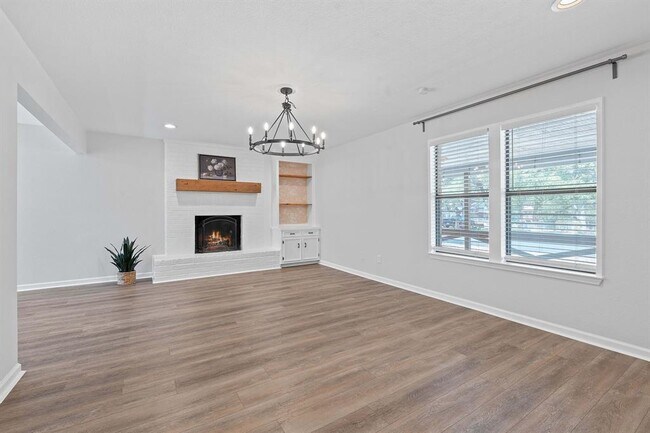 Building Photo - 710 Bosque Trail