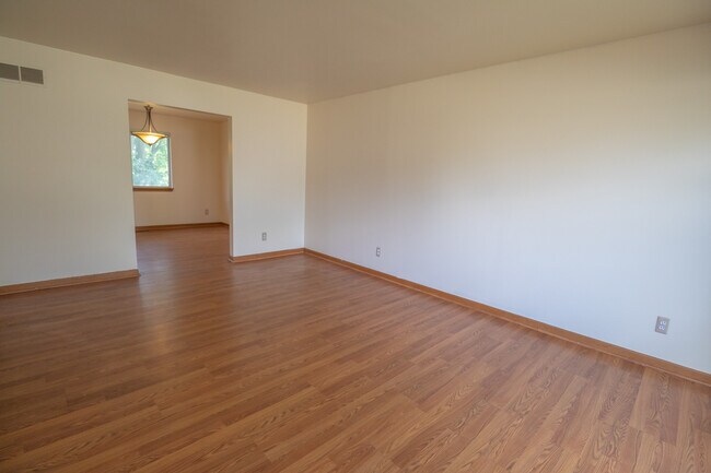 Foto del edificio - 42091 Greenwood Dr