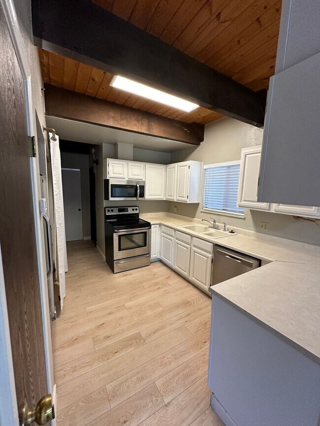 Building Photo - Cedar Crest #43