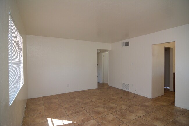 Foto del edificio - Updated 2 Bedroom 1 Bath Home! Great Centr...