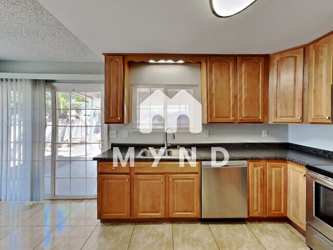 Building Photo - 320 Palo Verde Dr