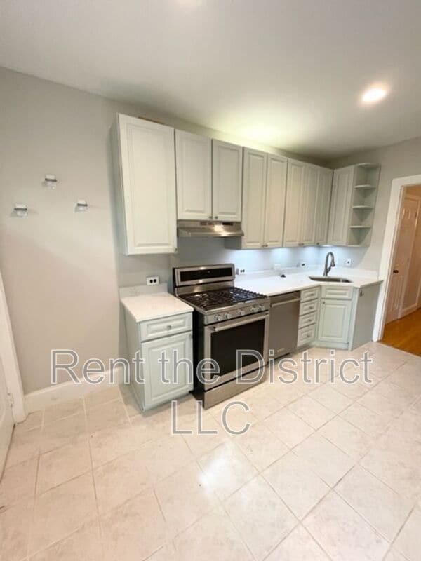 Building Photo - 525 5th St NE