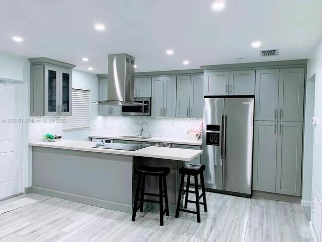 Foto del edificio - 600 NE 7th Ave